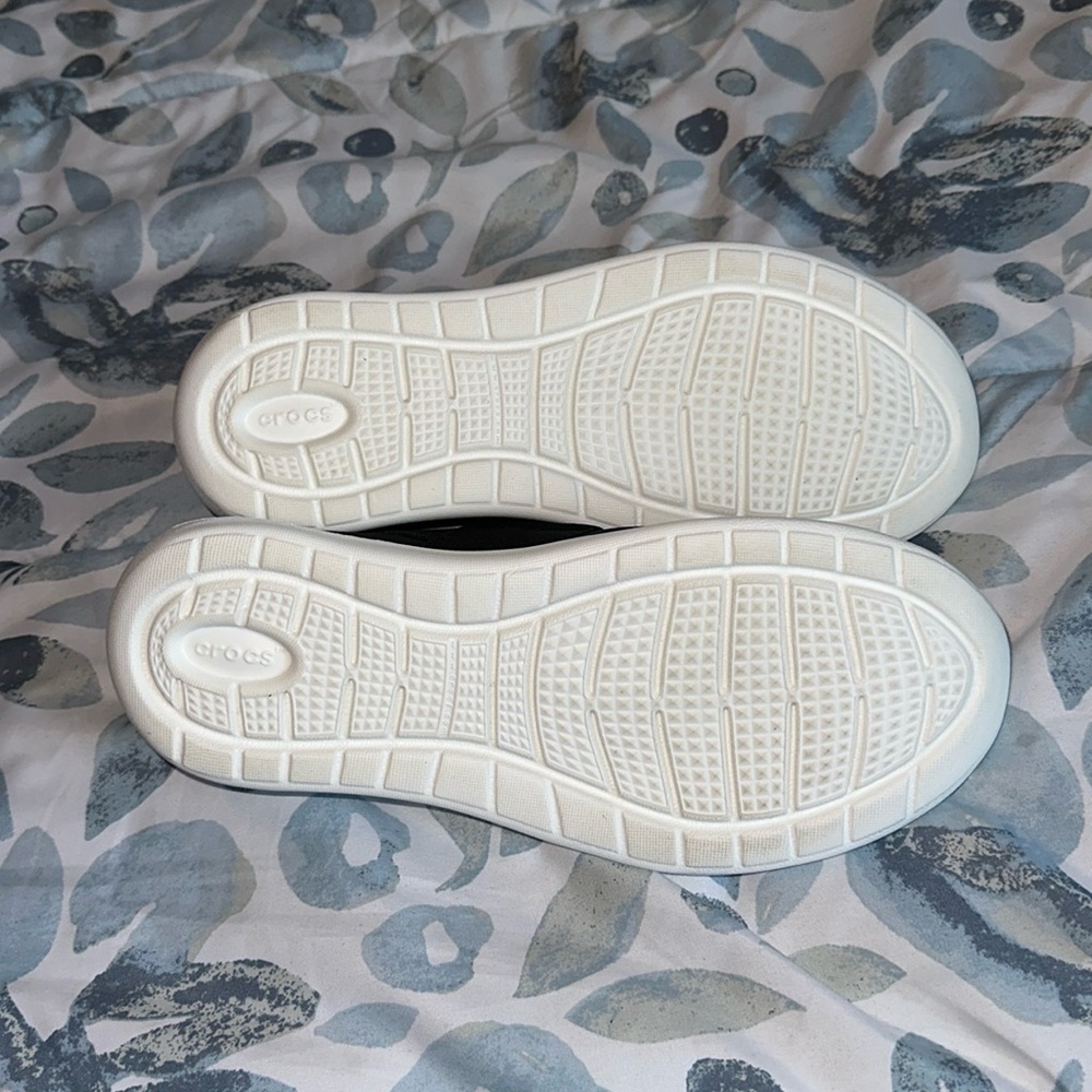 NWOT Black Women’s Crocs Casual Lightweight Slip On Sandals Size 8 Memory Foam - Picture 4 of 5